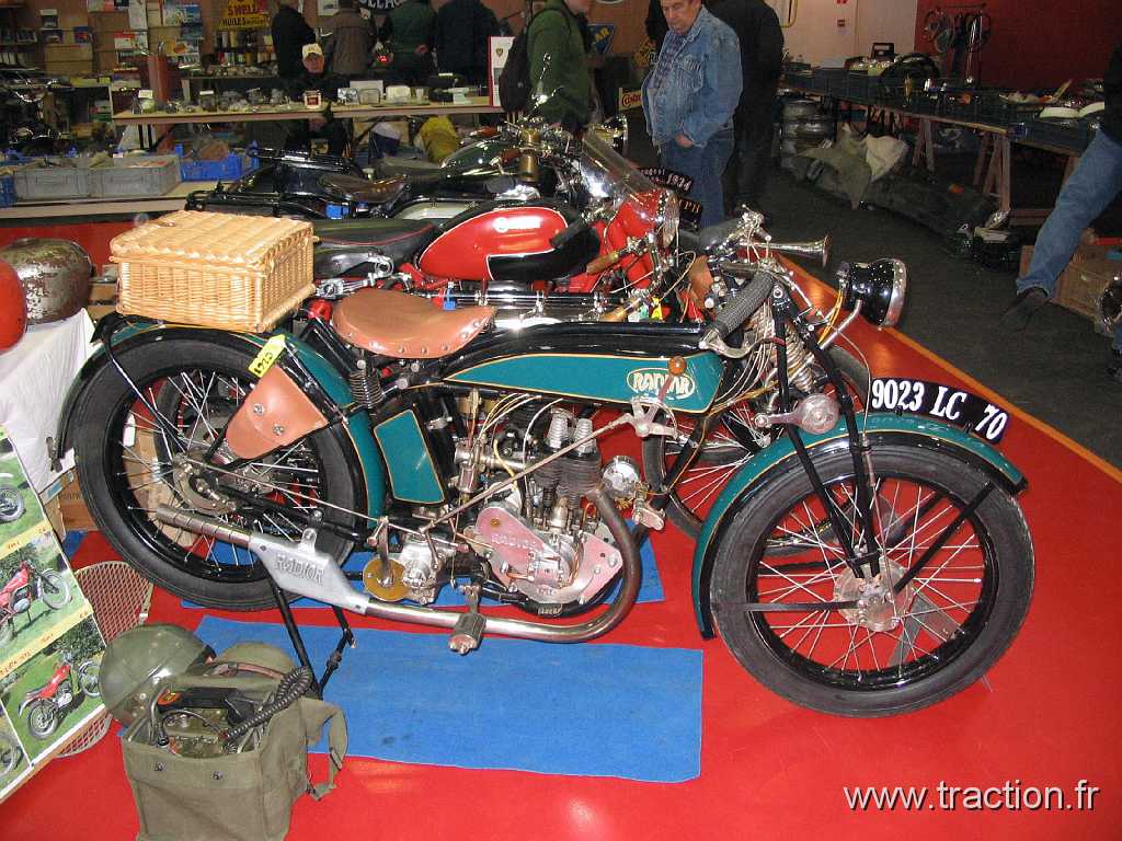 20090228 Montbeliard (44).jpg - 28/02/2009 - 25200 MONTBELIARD VIEUX VOLANTS FRANCS-COMTOIS Bourse d'échange Autos-Motos Anciennes - la Roselière - Stand Rétro Motos Cycles de l'Est - Motocyclette RADIOR (Fabricant de motos françaises, de 1926 à 1955).
